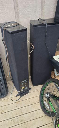 Set Of 2 Towers Speakers Definitive Technology