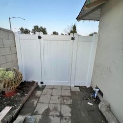 Vinyl Gate 