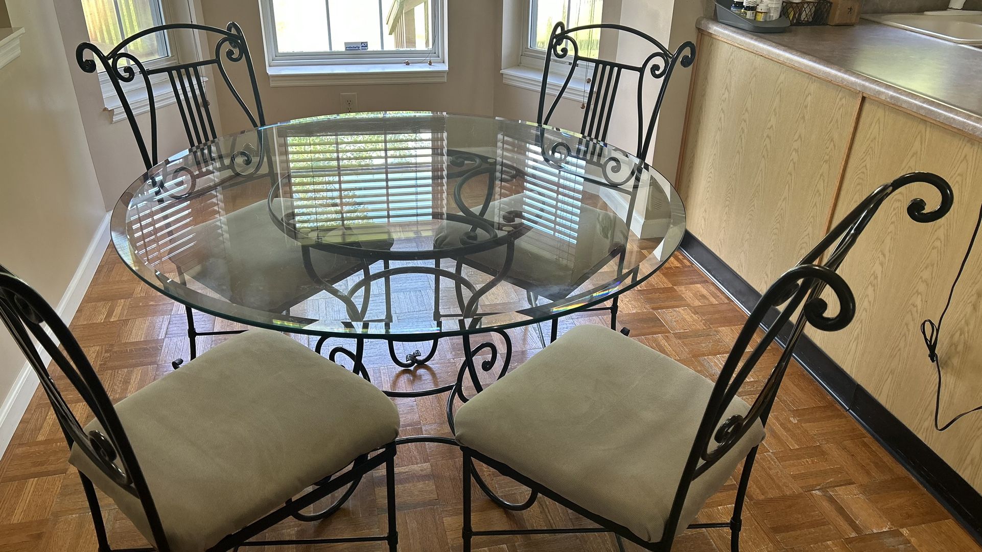 Metal Table With Four Chair