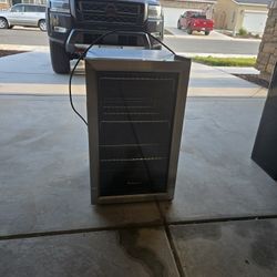 Kalamera Beverage Cooler / Mini Fridge (KRC-70BV)