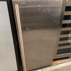 New ULINE 15” Under Counter Beverage Center 
