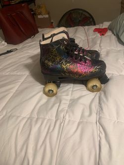womens skates size 9 (read description )