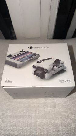 DJI Mini 3 Pro + 3 Batteries + DJI RC - Extremely Low Hours