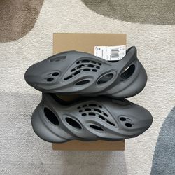 Adidas Yeezy Foam RNR Carbon - Size 11M