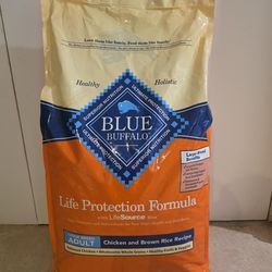 Dog Food by Blue Buffalo Large Breed Formula Chicken & Brown Rice Adult, 30 lb bag