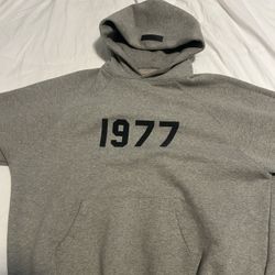Used Essential Hoodie Medium In Size 