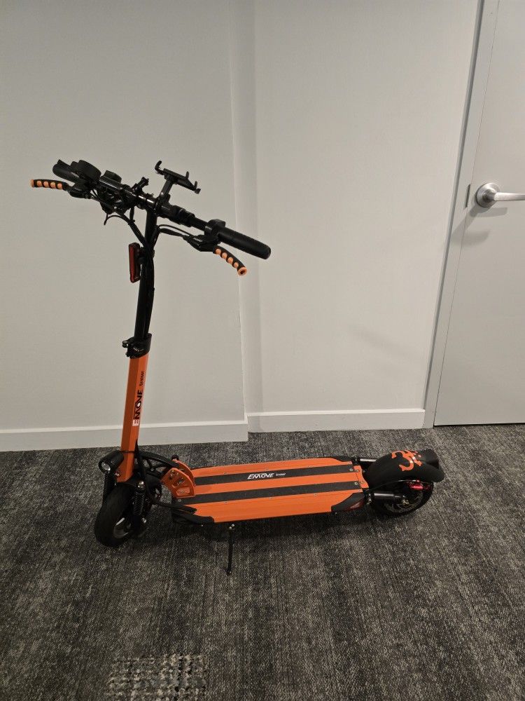 Scooter Emove CRUISER ( Basically New )