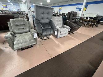 Power Reclining Lift Chairs In Stock!
