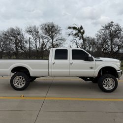 Ford F-350 Platinum (2016) – 6.7L Powerstroke Diesel – Lifted & Fully Loaded