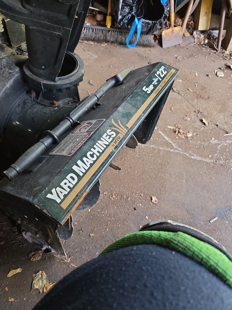 Yard Machine 5hp 22" Snow Blower