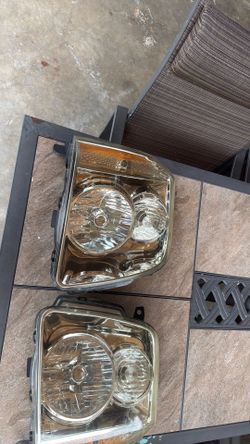 09 gmc Yukon Denali head lights