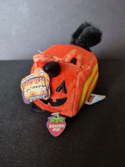 Squish Berries Halloween Strawberry Scented Exclusive Squirrel