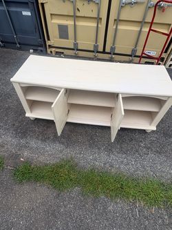 ‼️free delivery ‼️Cream/White Wood TV Stand / Media Console
