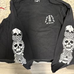 UNIQUE MENS LONG SLEEVE W/SKULLS SZ. L