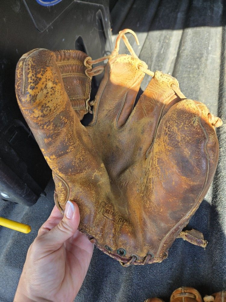 Vintage Rawlings Leather Baseball Glove