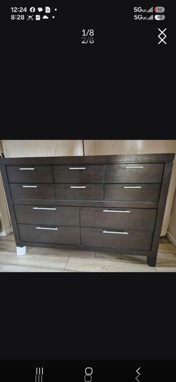 Beautiful dresser Exelent Condition Like New