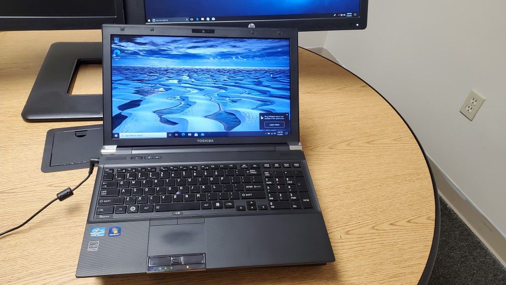 Toshiba Laptop I5 500GB WINDOW 10 WEBCAM