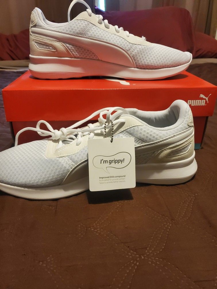 Mens 11.5 Soft Foam Pumas All White