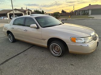 1999 Lincoln Town Car