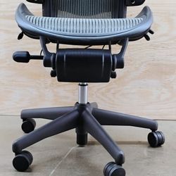 Herman Miller Aeron Office Desk Chair Size A Fully-Loaded + Still Available /Read The Description 
