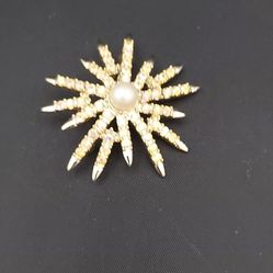 Beautiful Vintage Emmons Starburst Brooch (Costume Jewelry)