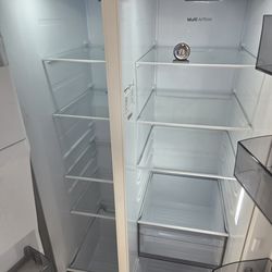 Refrigerator hisense