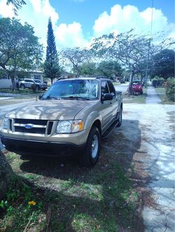 Ford Explorer Sport Trac  XLT sport utility pick up