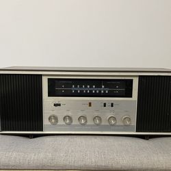 Vintage Lloyd’s Radio 