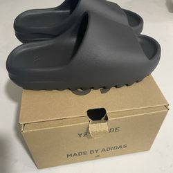 Yezzy Slide Size 9
