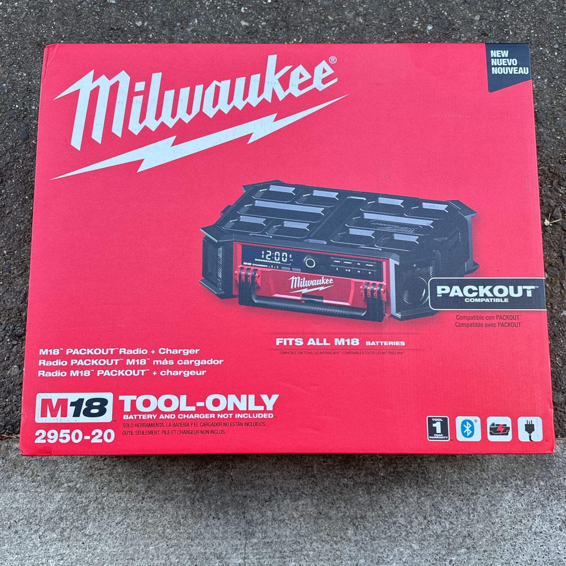 Milwaukee M18 Packout Radio + Charger 