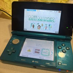 New Nintendo 3DS  - aqua blue With Charger 2sd Card 
