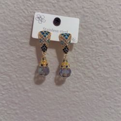 Luxury Rhinestone Earrings. 