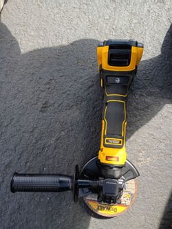5 brand new DeWalt tools and drill bits