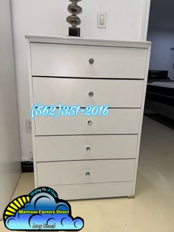Five drawer white Diamond dresser new