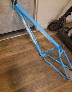 Throne frame