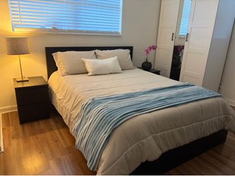 Queen bedroom with 2 nightstands and 6-drawer chest
