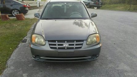 2003 Hyundai acent por 2300 cash titulo limpio