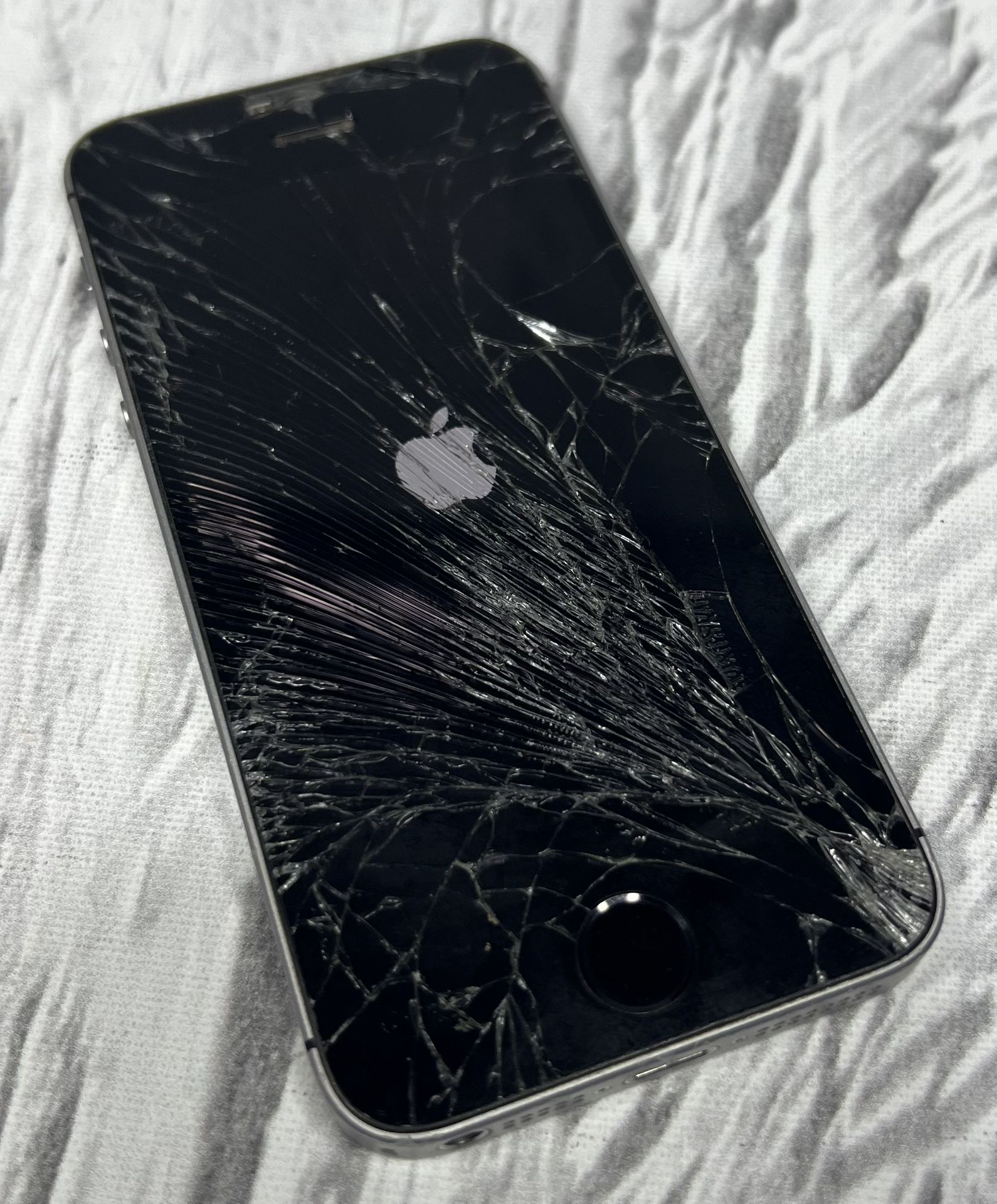 For Parts As-is Apple iPhone SE 32Gb A1662 Broken Screen And Back