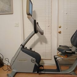 PRECOR Commercial Gym Recumbent Bike w TV