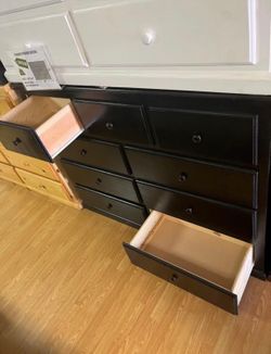 Nine drawers dresser