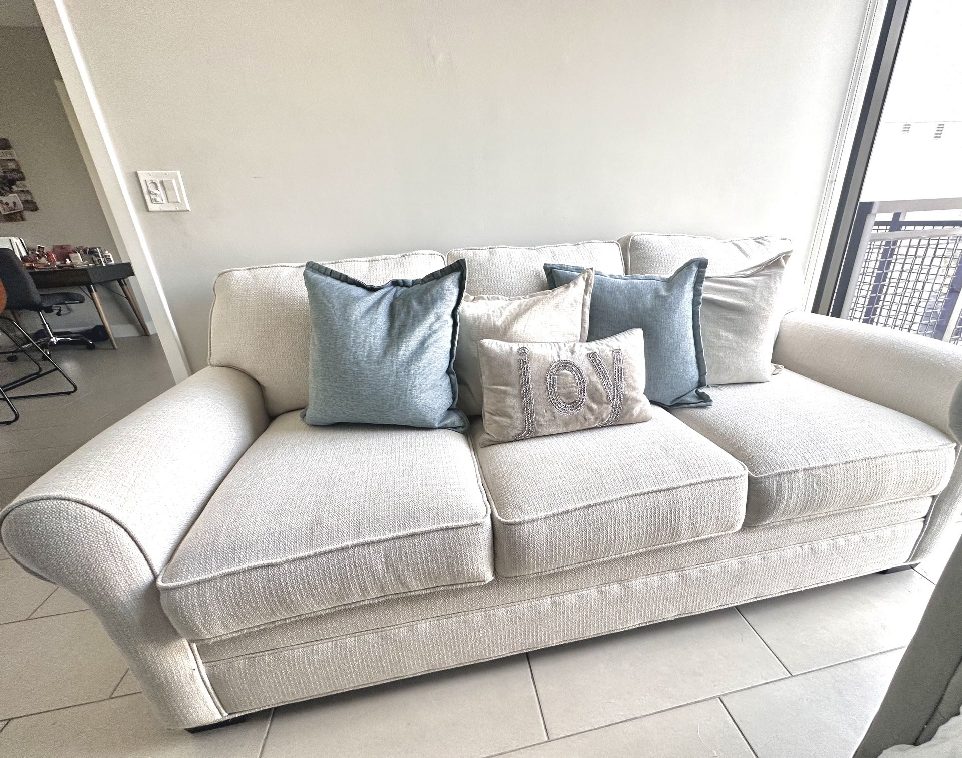 Sofa Like New Condition! Bellingham Sofa-From Rooms to Go