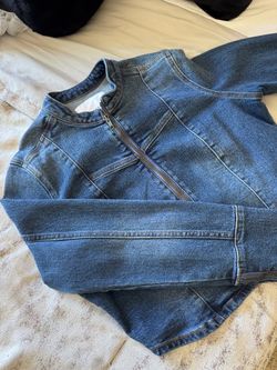 Women’s Fitted Jean Jacket