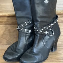Black motorcycle boots