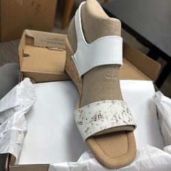 Clarks Carafay Women's Wedge Sandals, white leather