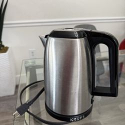 Pretty  ELECTRIC KETTLE! Almost New ( Ask For Price)