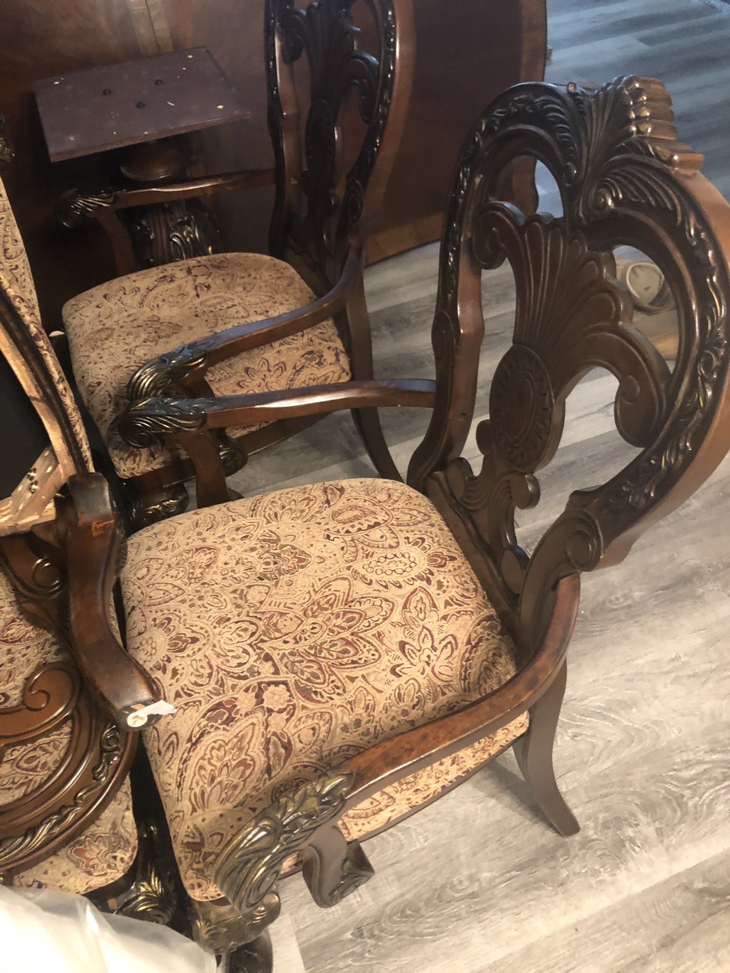 Table 6 Chairs Very Good Condition