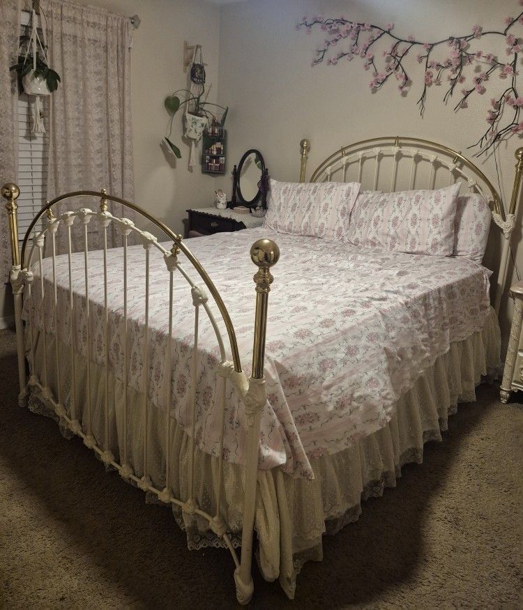Vintage Queen Frame