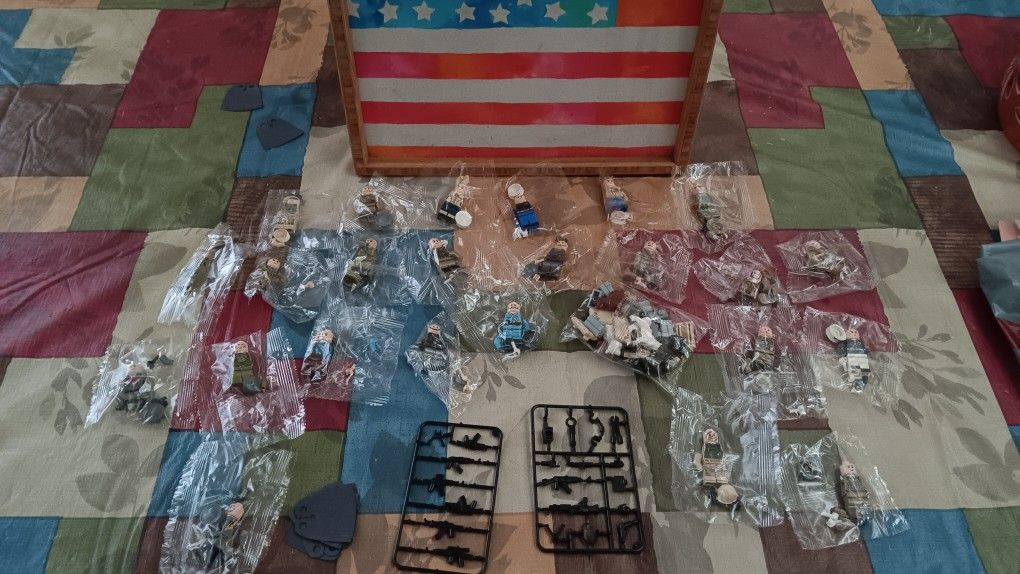 Military Mini Figs & Accessories **NEW**