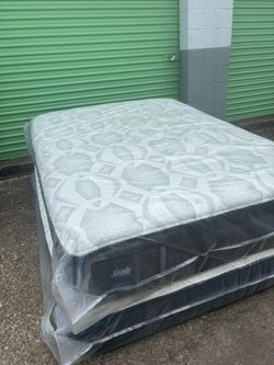 Queen Size Mattress Sealy Pillowtop 
