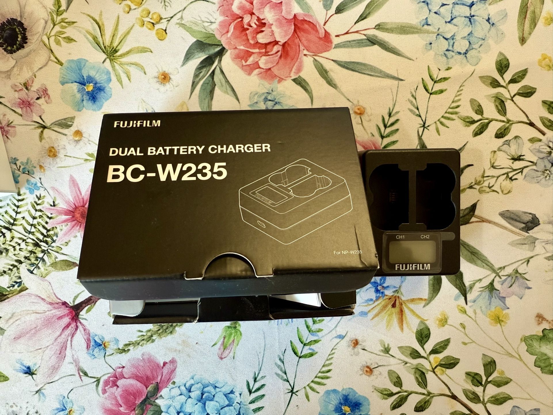 FUJIFILM BC-W235 Dual Battery Charger